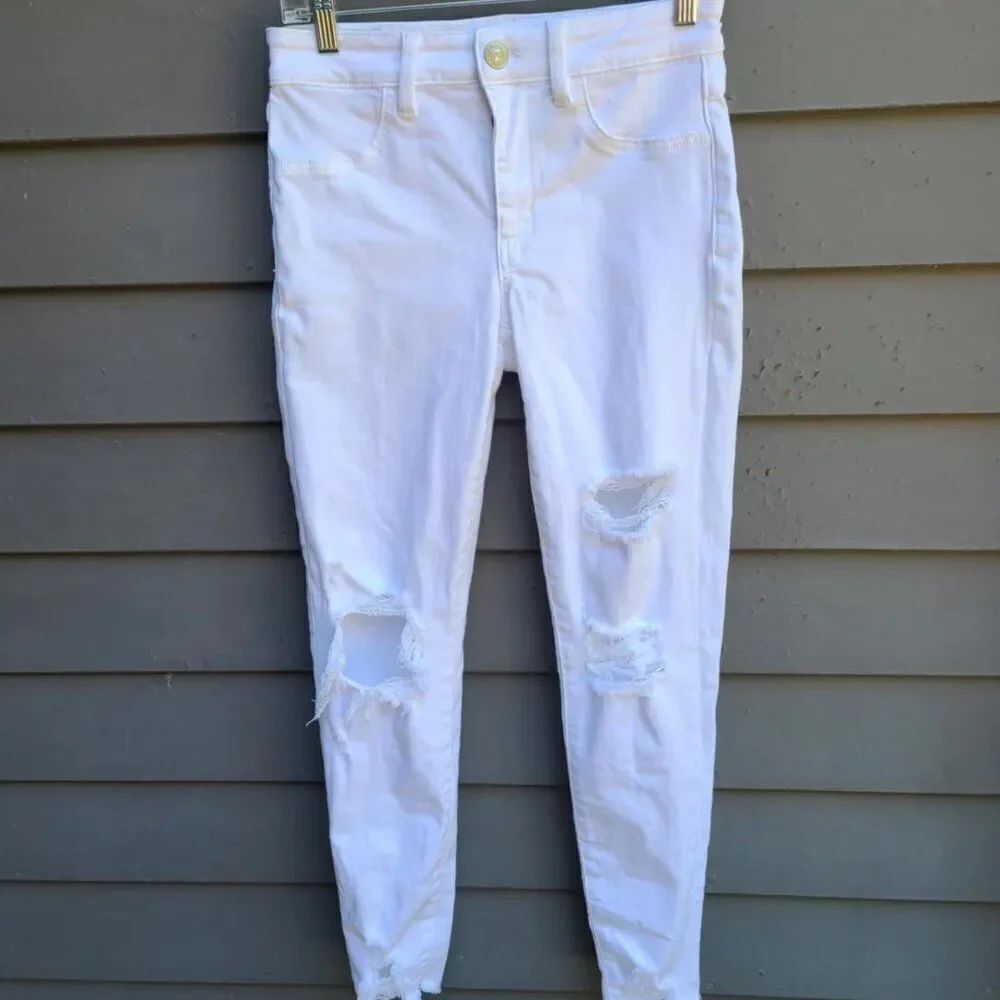 American Eagle White Next Level Stretch Distressed Jeans Frayed Hems size 6
